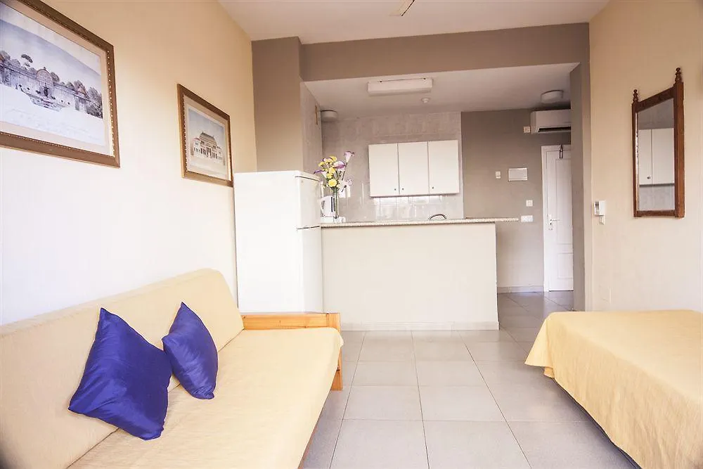 Martinez Apartments Palmanova 2*,