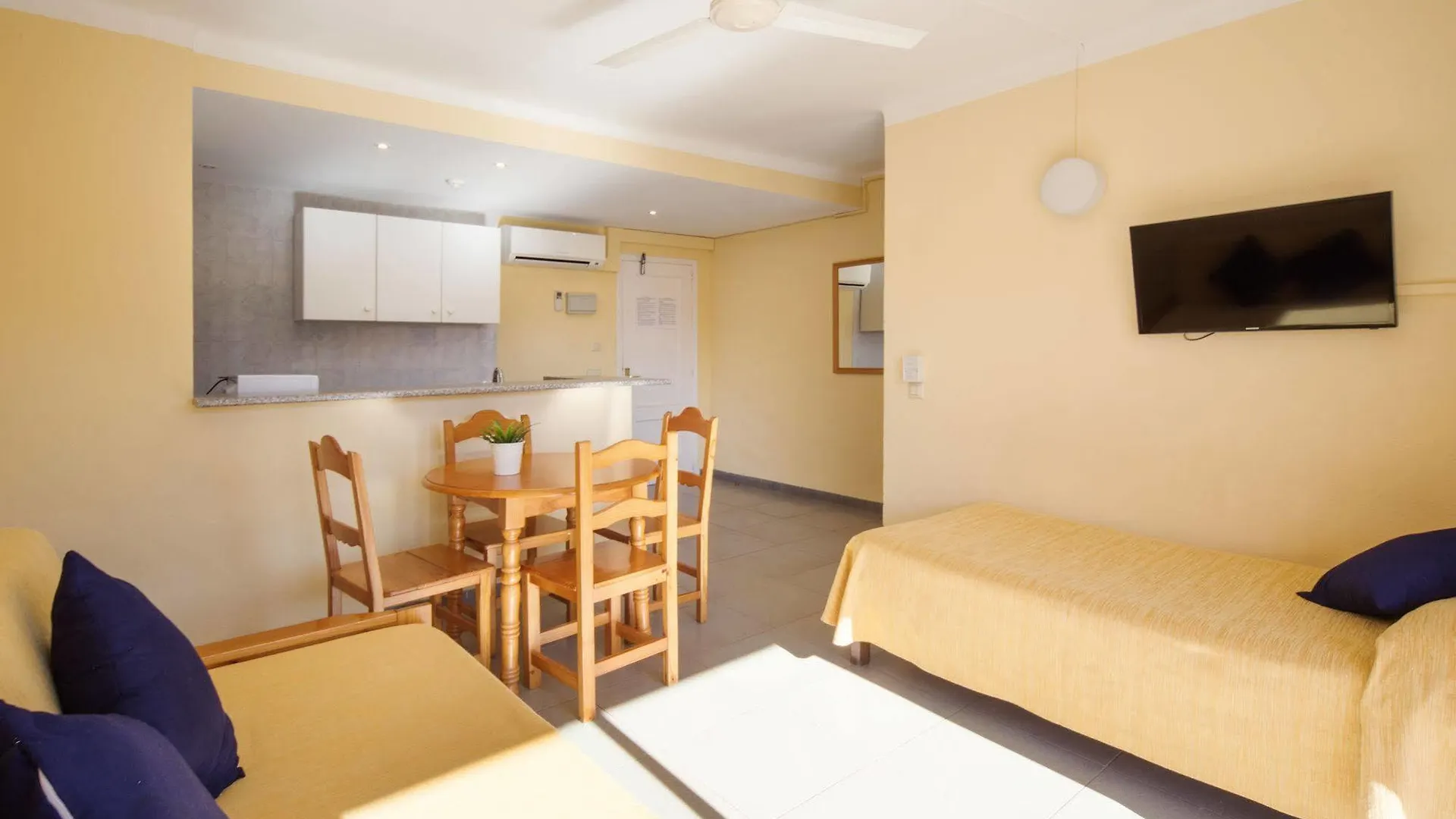 Martinez Apartments Palmanova 2*,